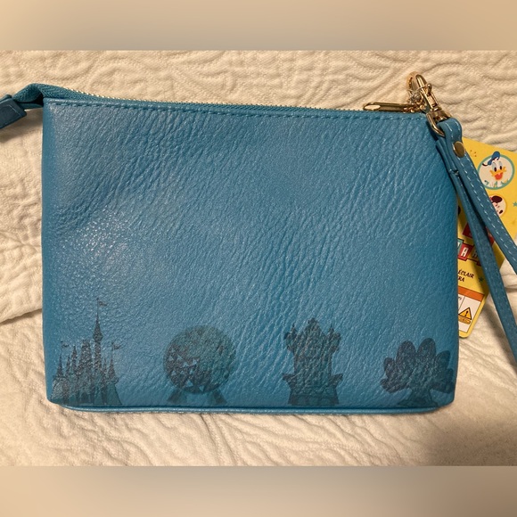 Disneys Play in the Park Light up Wristlet - Picture 9 of 13